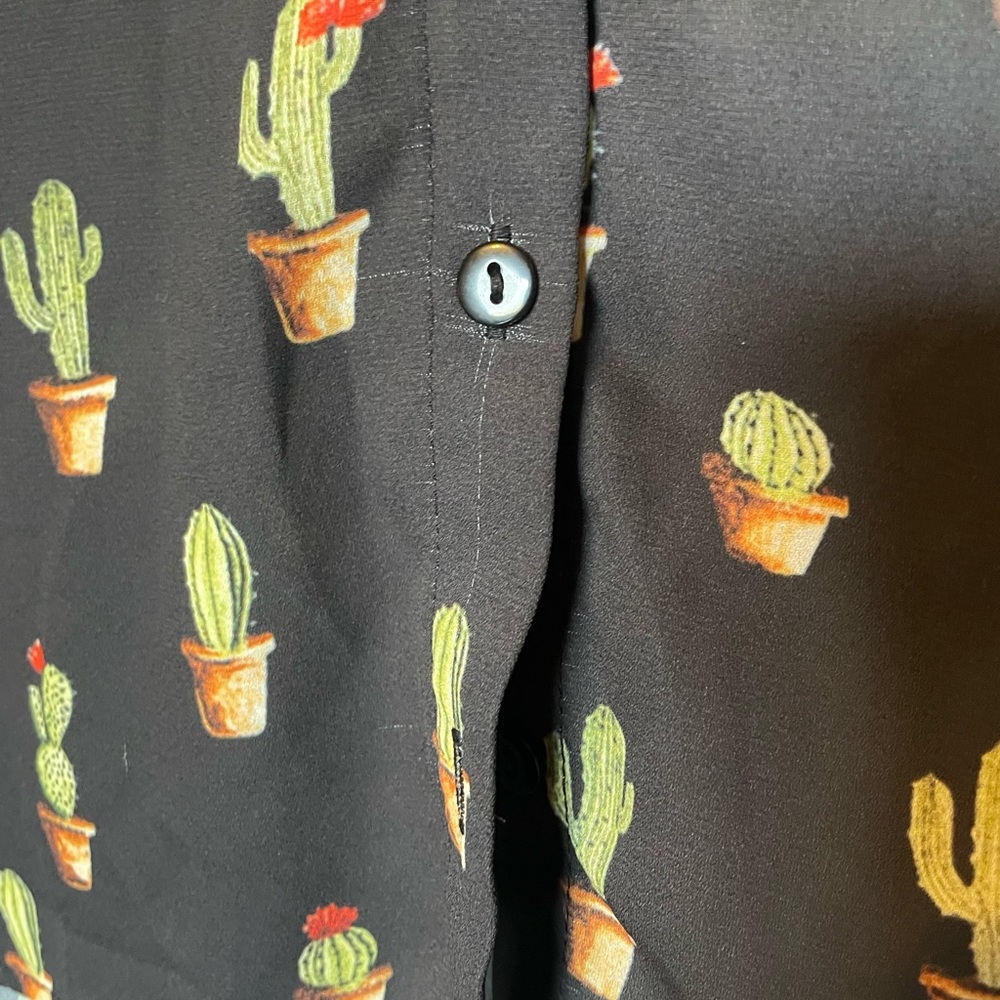 Cactus Print Button Down Top - Picture 3 of 11